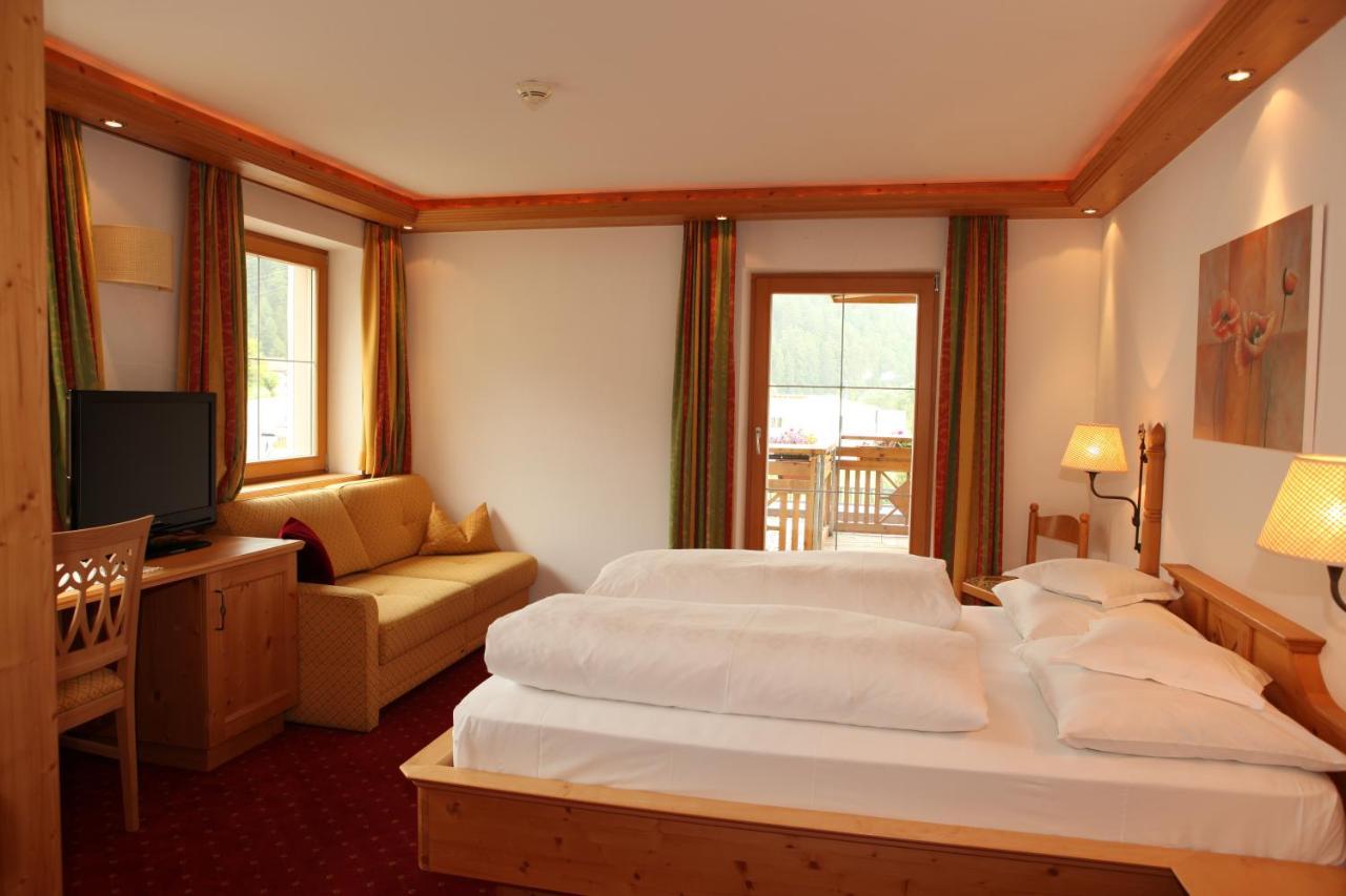 Hotel Goldener Adler Graun im Vinschgau Exteriör bild