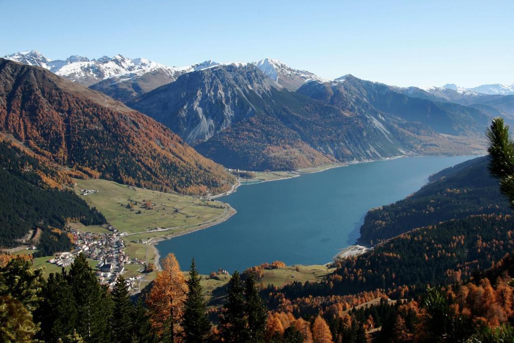 Hotel Goldener Adler Graun im Vinschgau Exteriör bild