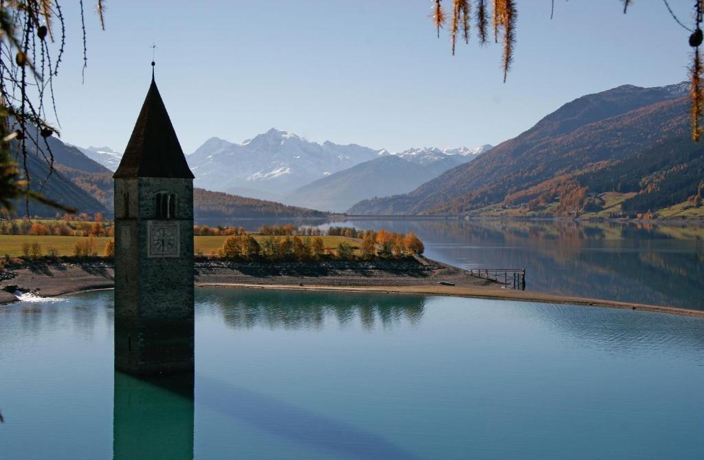 Hotel Goldener Adler Graun im Vinschgau Exteriör bild