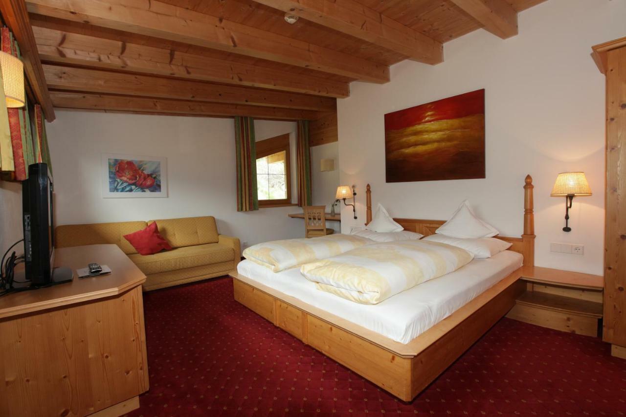 Hotel Goldener Adler Graun im Vinschgau Exteriör bild